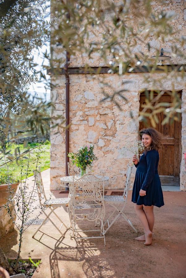 Il giardino dei mandorli Villa Alatri Esterno foto